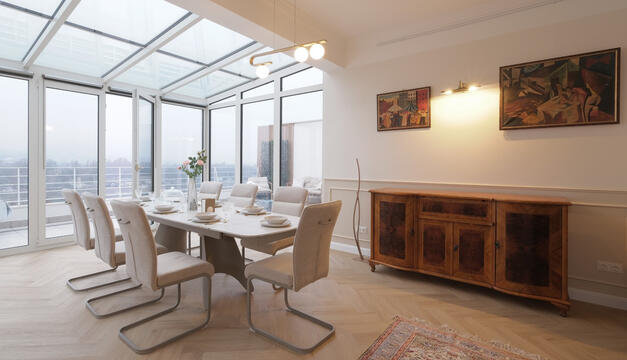 Winter Garten with Dining Table